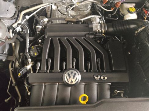 Used 2020 Volkswagen Atlas Cross Sport SEL image 30