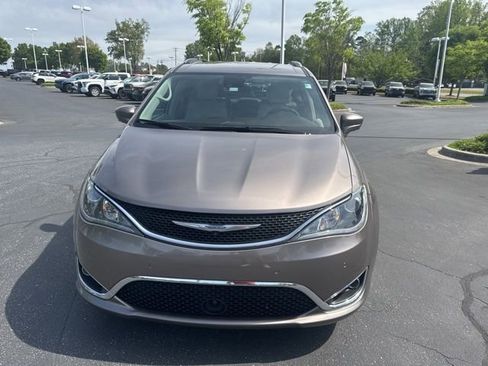 Used 2017 Chrysler Pacifica Touring-L Plus image 10