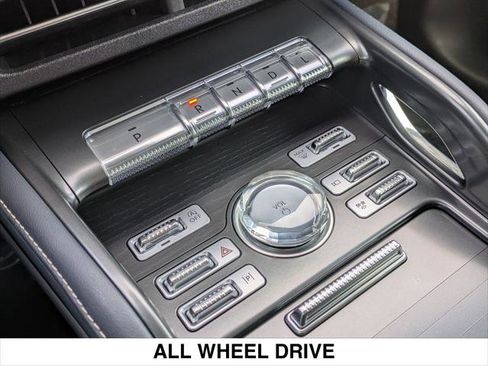 Certified 2024 Lincoln Nautilus Reserve image 18