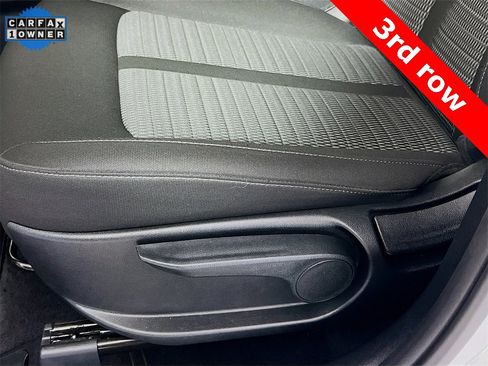 Certified 2025 Kia Sorento LX image 18