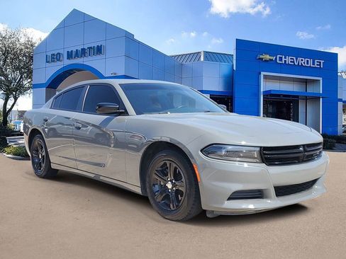 Used 2023 Dodge Charger SXT image 2