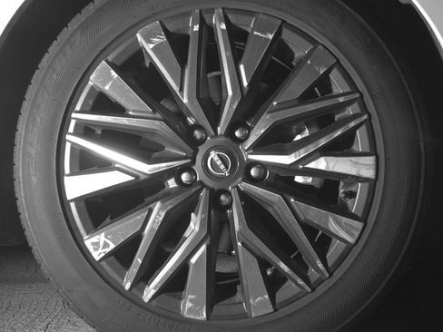 Used 2025 Nissan Altima 2.5 SV FWD image 13