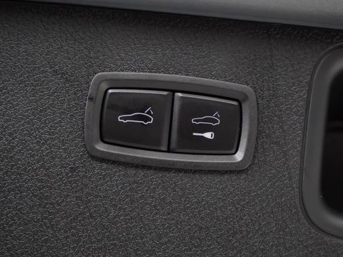 Certified 2025 Porsche Macan Turbo image 14