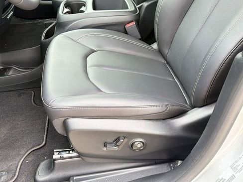 New 2026 Chrysler Pacifica Select w/ S Appearance Package FWD image 14