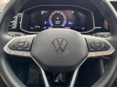 Used 2025 Volkswagen Jetta SE FWD image 19