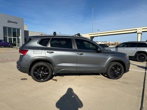 Used 2022 Volkswagen Taos SE image 13