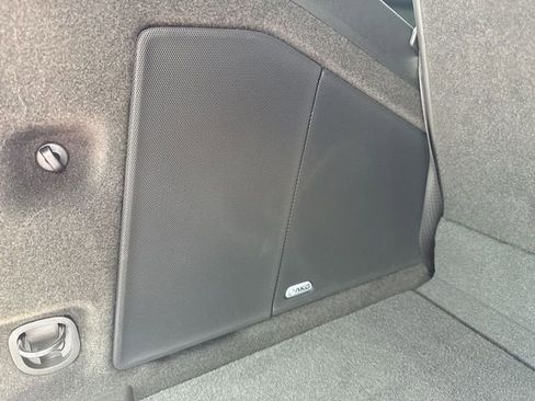 Used 2025 Cadillac Escalade Premium Luxury image 34