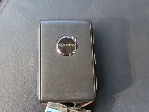 Used 2025 Volvo XC60 B5 Plus w/ Climate Package image 36