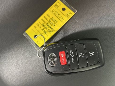 Used 2025 Toyota Highlander XLE image 17