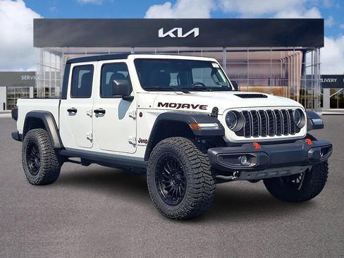 Used 2026 Jeep Gladiator Mojave AWD/4WD image 1