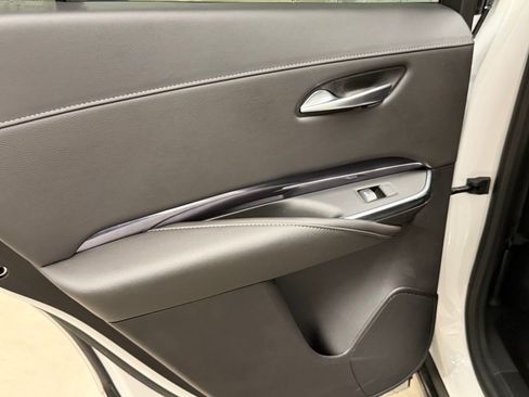 Used 2022 Cadillac XT4 Luxury w/ Cold Weather Package FWD image 37
