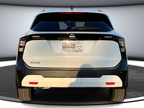 New 2026 Nissan Kicks SV image 4