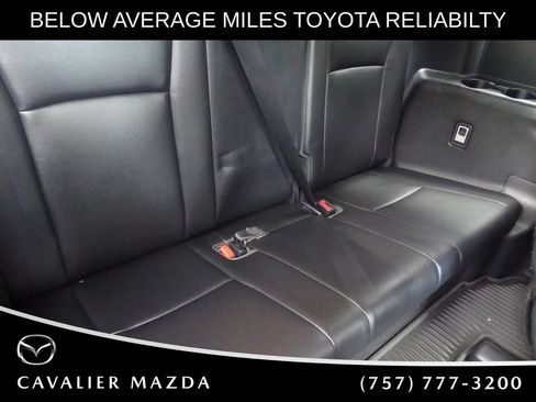 Used 2023 Toyota Highlander XLE AWD/4WD image 19