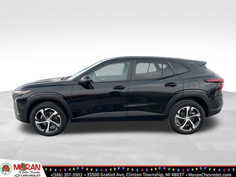 Certified 2024 Chevrolet Trax RS w/ Driver Confidence Package image 3