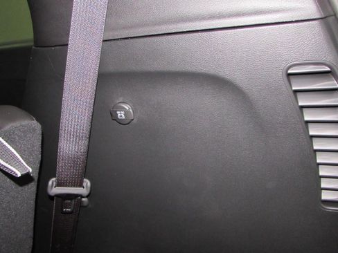 New 2025 Chrysler Pacifica Select image 31