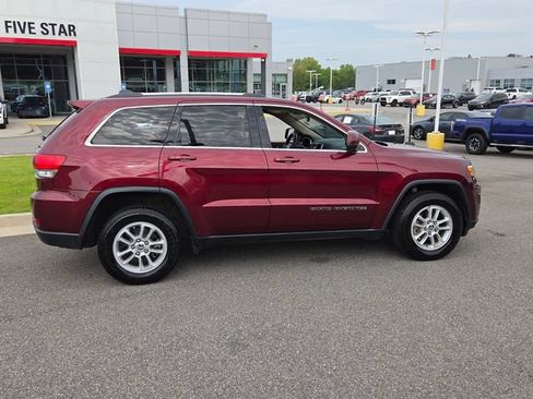 Used 2019 Jeep Grand Cherokee Laredo RWD image 12