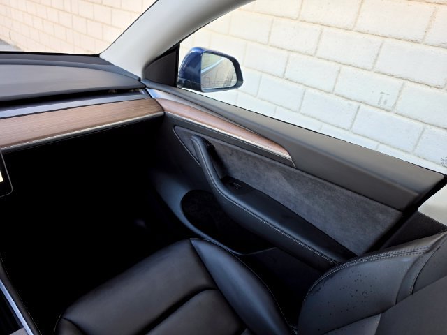 Used 2025 Tesla Model Y Long Range AWD/4WD image 34