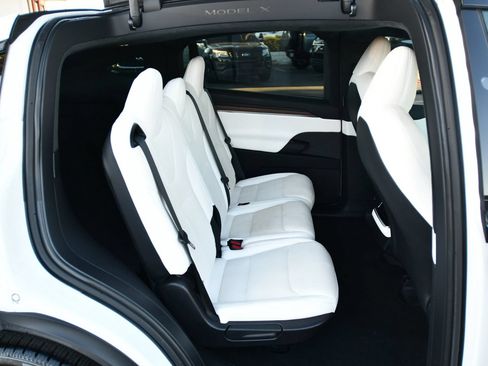 Used 2023 Tesla Model X AWD/4WD image 19