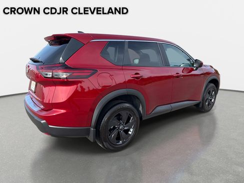 Used 2026 Nissan Rogue SV FWD image 4