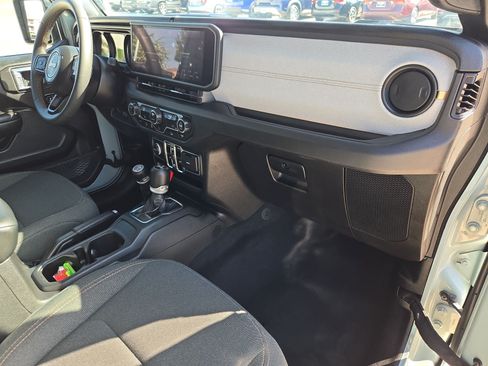 Used 2024 Jeep Wrangler Unlimited Sport AWD/4WD image 32
