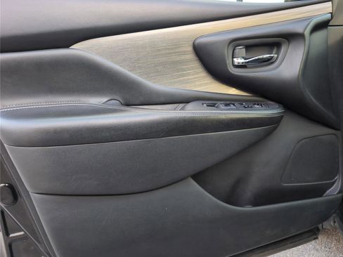 Used 2018 Nissan Murano SV image 24