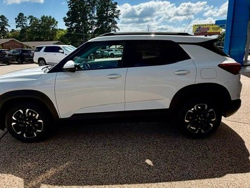 Used 2022 Chevrolet TrailBlazer LT w/ Convenience Package FWD image 4