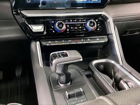 Used 2022 GMC Sierra 1500 Denali w/ Technology Package AWD/4WD image 9