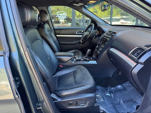 Used 2016 Ford Explorer XLT w/ Equipment Group 202A AWD/4WD image 23