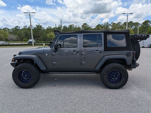 Used 2017 Jeep Wrangler Unlimited Rubicon w/ Connectivity Group AWD/4WD image 6