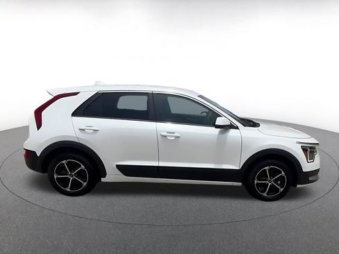 Used 2026 Kia Niro LX FWD image 16