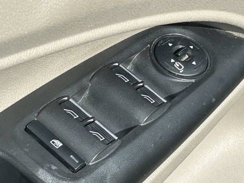 Used 2015 Ford Transit Connect Titanium FWD image 25