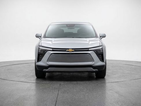 Used 2025 Chevrolet Blazer LT image 2