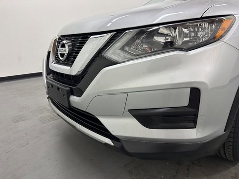 Used 2017 Nissan Rogue SV w/ SV Family Package image 23