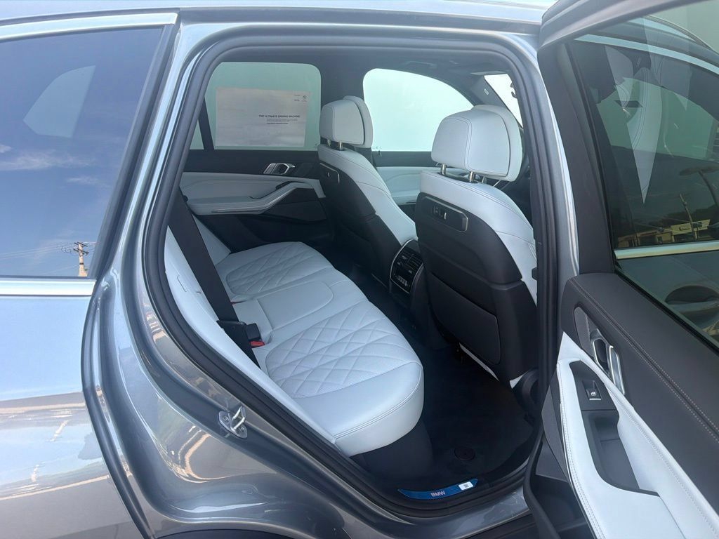 New 2026 BMW X5 xDrive50e w/ Climate Comfort Package AWD/4WD image 12