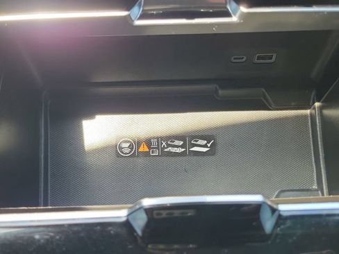 Used 2025 GMC Yukon Denali AWD/4WD image 30