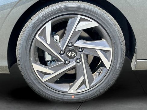 Used 2026 Hyundai Elantra Limited FWD image 28