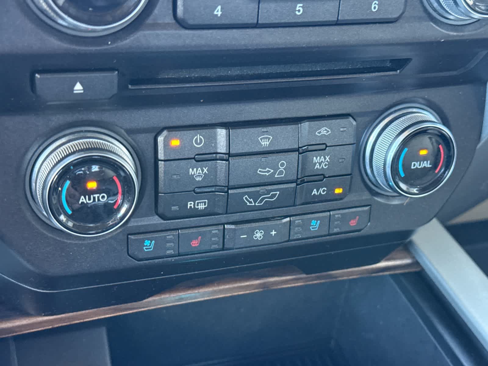 Used 2018 Ford F150 Lariat w/ Equipment Group 502A Luxury AWD/4WD image 20