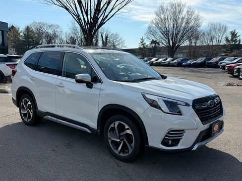 Used 2023 Subaru Forester Touring image 3