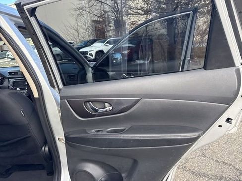 Used 2018 Nissan Rogue S image 31