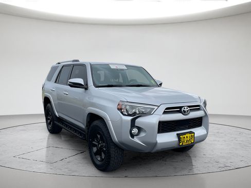 Certified 2020 Toyota 4Runner SR5 Premium AWD/4WD image 3