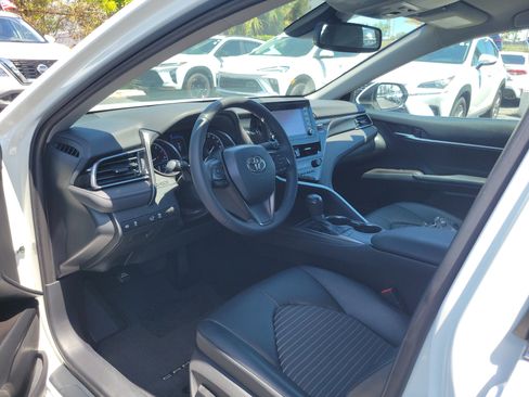 Used 2022 Toyota Camry SE FWD image 19
