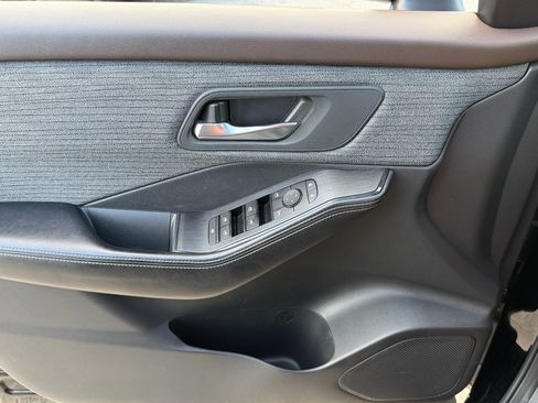Used 2023 Nissan Rogue SV FWD image 32