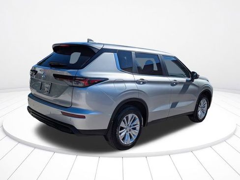 New 2025 Mitsubishi Outlander ES image 4