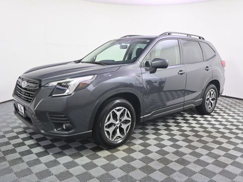 Used 2024 Subaru Forester Premium AWD/4WD image 2