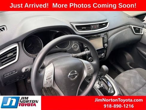 Used 2016 Nissan Rogue SV w/ SV Premium Package AWD/4WD image 9