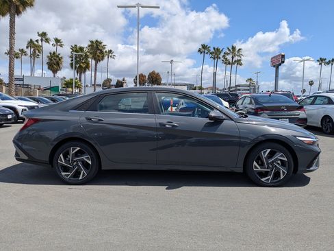 New 2025 Hyundai Elantra Limited image 5