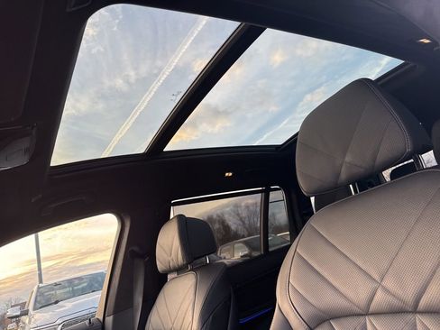 Used 2024 BMW X7 xDrive40i w/ Premium Package image 8