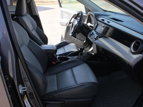 Used 2013 Toyota RAV4 Limited image 33