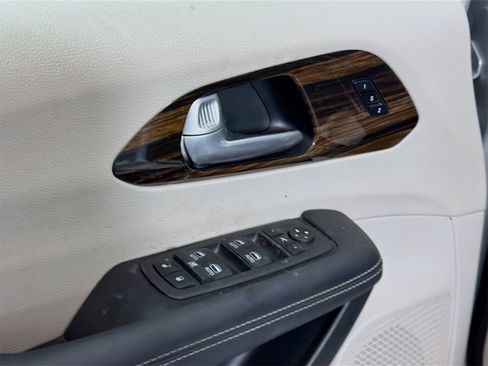 Used 2024 Chrysler Pacifica Limited image 21