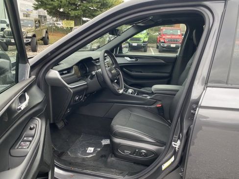 New 2025 Jeep Grand Cherokee Altitude image 15